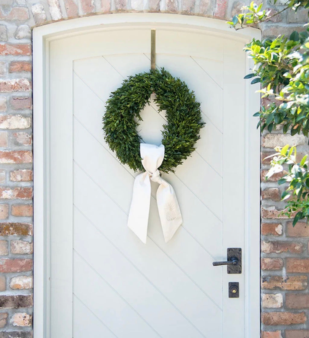 Round Boxwood Wreath 18”