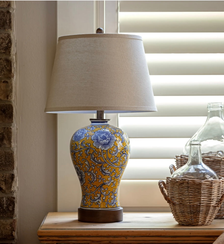 Chinoiserie Porcelain Lamp
